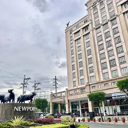 Staycation Near Manila Airport Across Naia Terminal 3,13 Min Drive To Terminal 2 And 1, Vexy Condotel Located At 101 Newport Manila