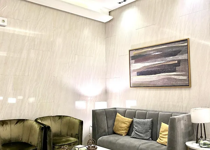 Staycation Near Airport Across Naia Terminal 3,13 Min Drive To Terminal 2 And 1, Vexy Condotel Located At 101 Newport 2*