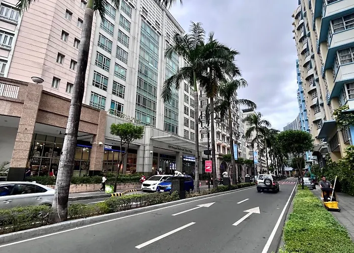 Staycation Near Airport Across Naia Terminal 3,13 Min Drive To Terminal 2 And 1, Vexy Condotel Located At 101 Newport